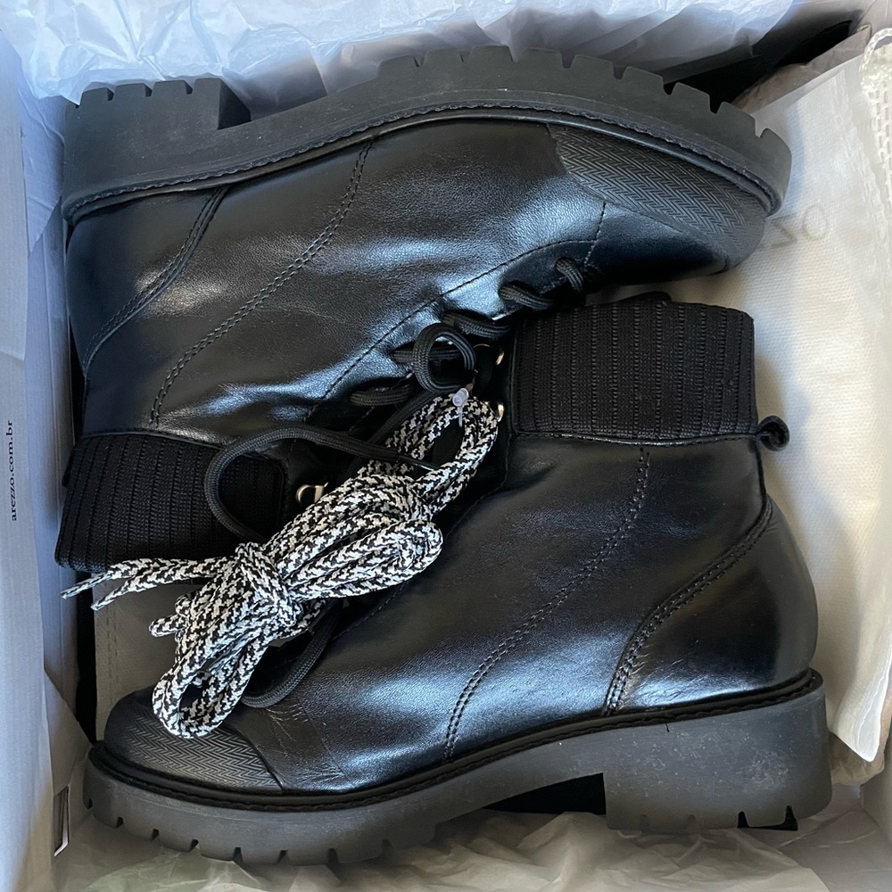 AREZZO LIZZA BOTTIE | Size: 8 | Color: Black